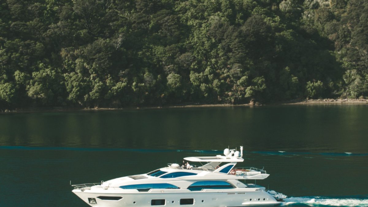 Luxe en mer : pourquoi opter pour la location d'un yacht privé ?