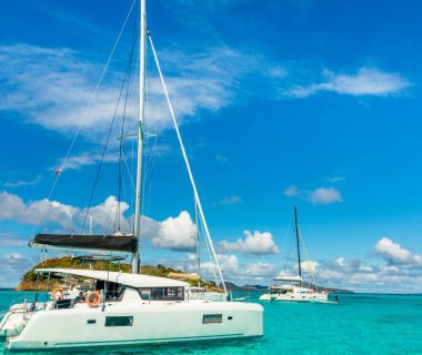 Découvrez la Méditerranée autrement : croisière exclusive en catamaran